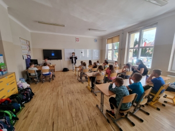 40cd6789-7332-454b-a7dc-fc88df184197