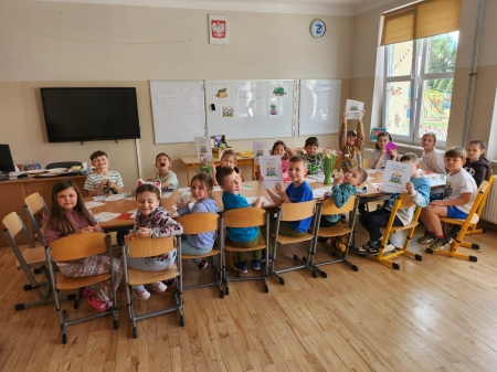 „SPOTKANIA Z LEONEM” W KLASIE 1 B – PSYCHOEDUKACJA, KTÓRA ZMIENIA DZIECIĘCY ŚWIAT