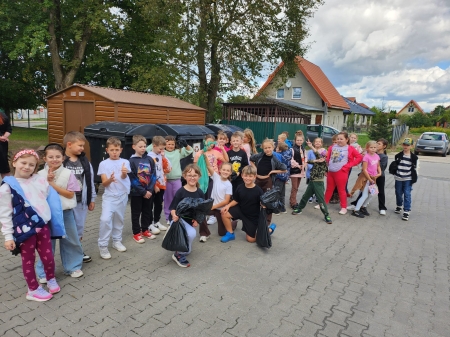 KLASY 2 A I 2 B SPRZĄTAJĄ ŚWIAT!