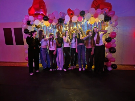 KARNAWAŁOWA ZABAWA WALENTYNKOWA W NASZEJ SZKOLE